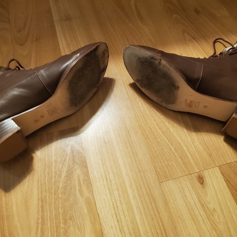 Brown Lace-Up Leather Boots with Classic Design - Picture 3 of 6